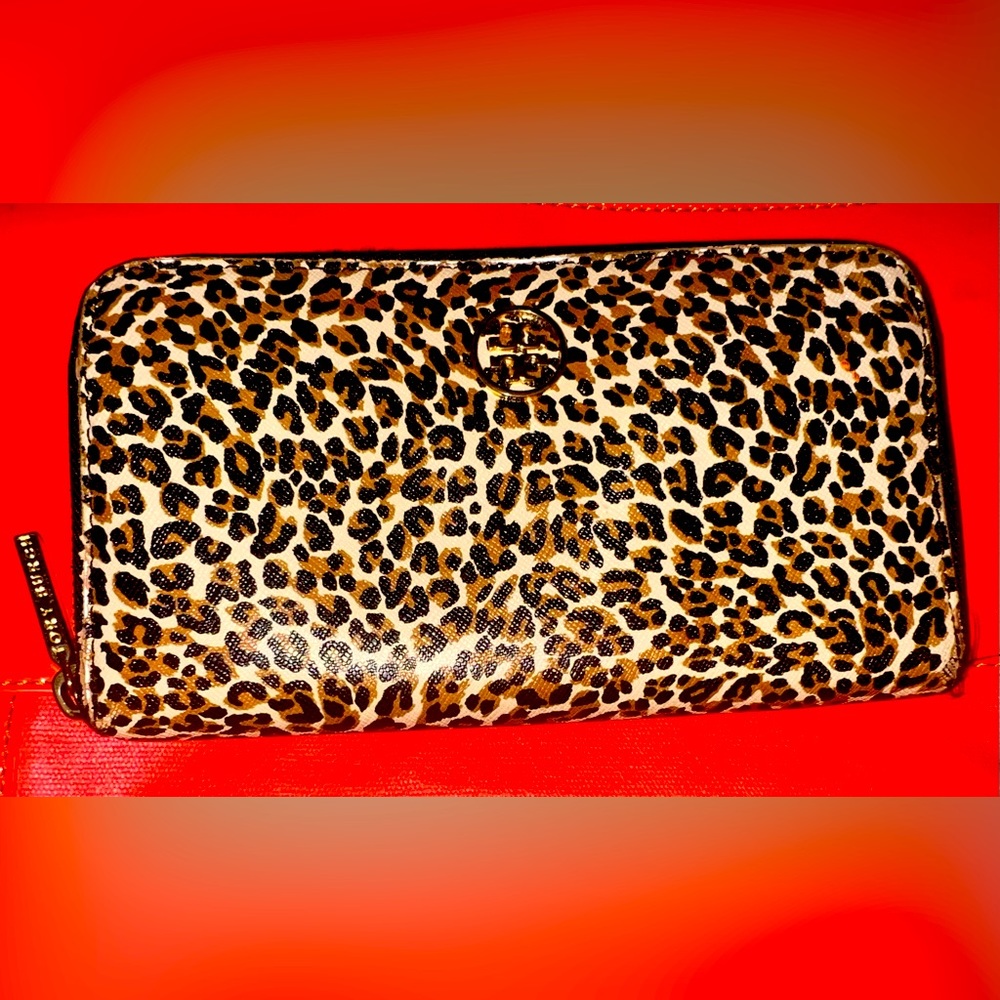 Tory Burch✨ cheetah wallet VGUC